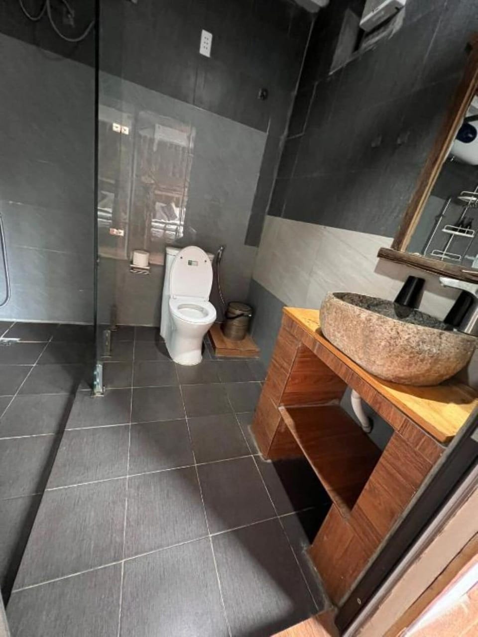 Shower, hair dryer, slippers, bidet