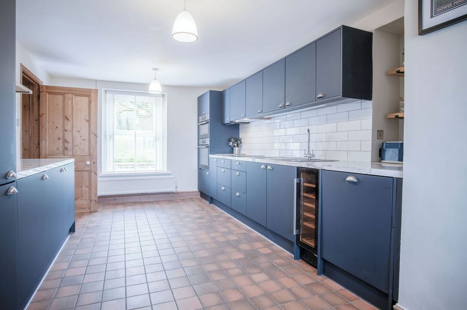 Traditional House | Private kitchen | Full-size fridge, microwave, oven, stovetop