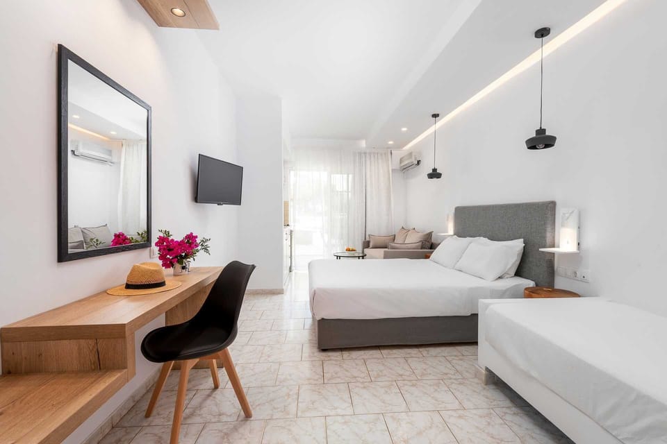 Double Room | In-room safe, blackout drapes, iron/ironing board, free WiFi
