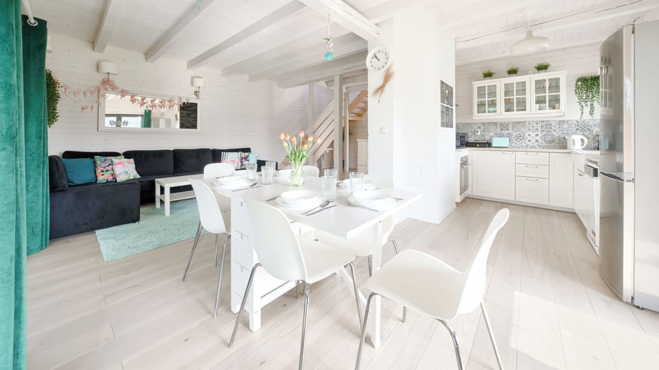 House (367) | In-room dining