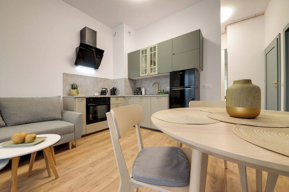 Apartment, Balcony | In-room dining