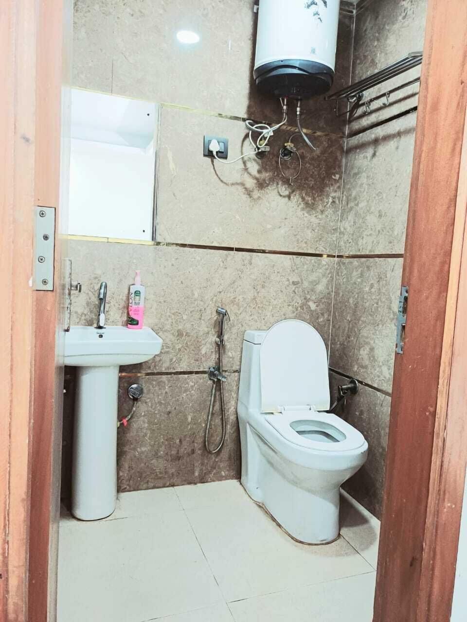 Deluxe Double Room | Bathroom | Shower, towels, soap