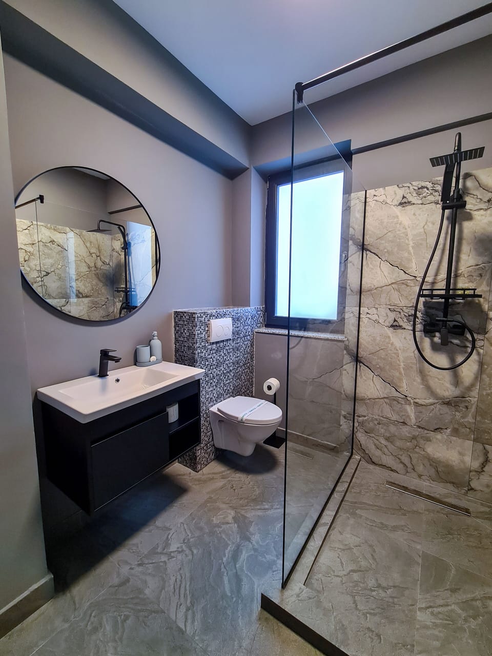 Exclusive Room, Garden View | Bathroom | Shower, hair dryer, slippers, towels