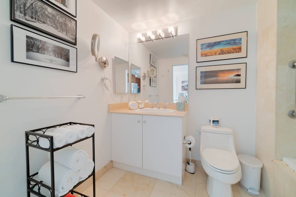 309s Palms Suite 1 Bedroom, Pools, Jacuzzi, Beach, Shops & Dog Friendly Apartment in Boynton Beach