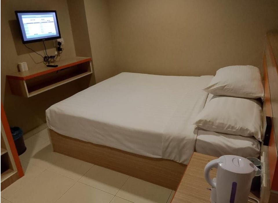 Standard Double Room | Iron/ironing board, free WiFi