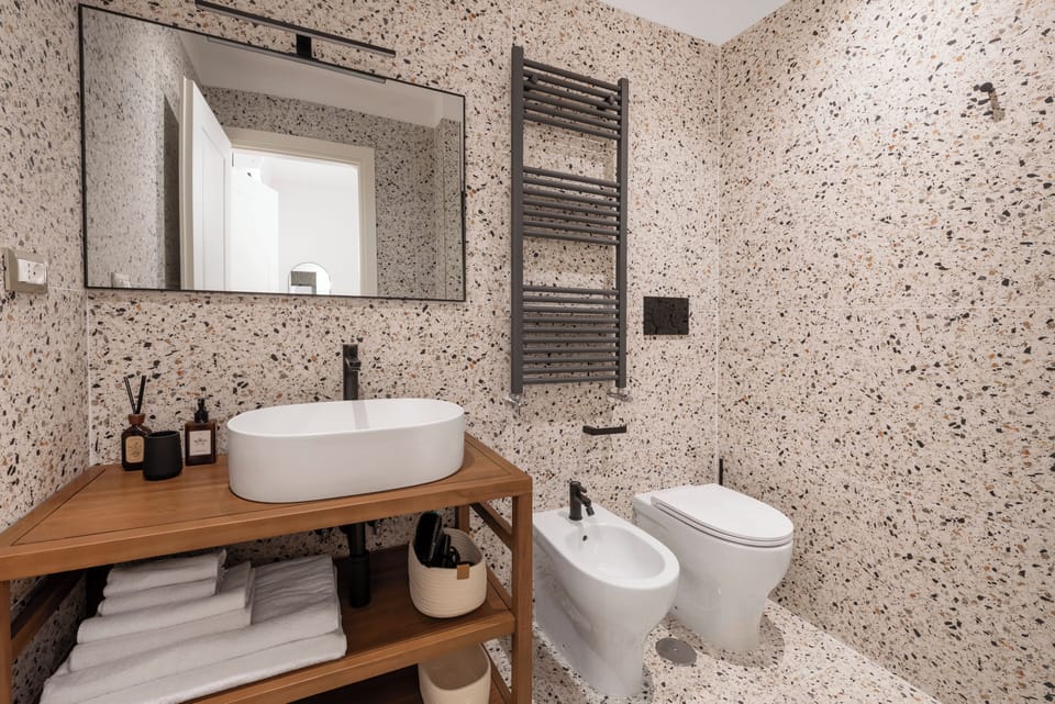 Superior Double Room | Bathroom | Shower, hair dryer, bidet, towels