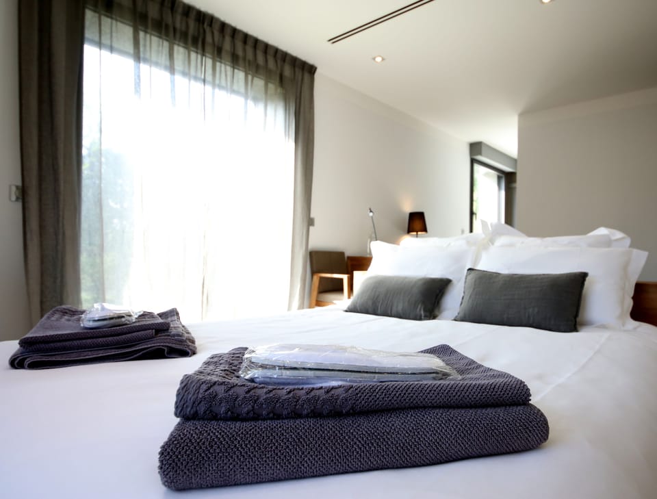 Premium bedding, soundproofing, free WiFi