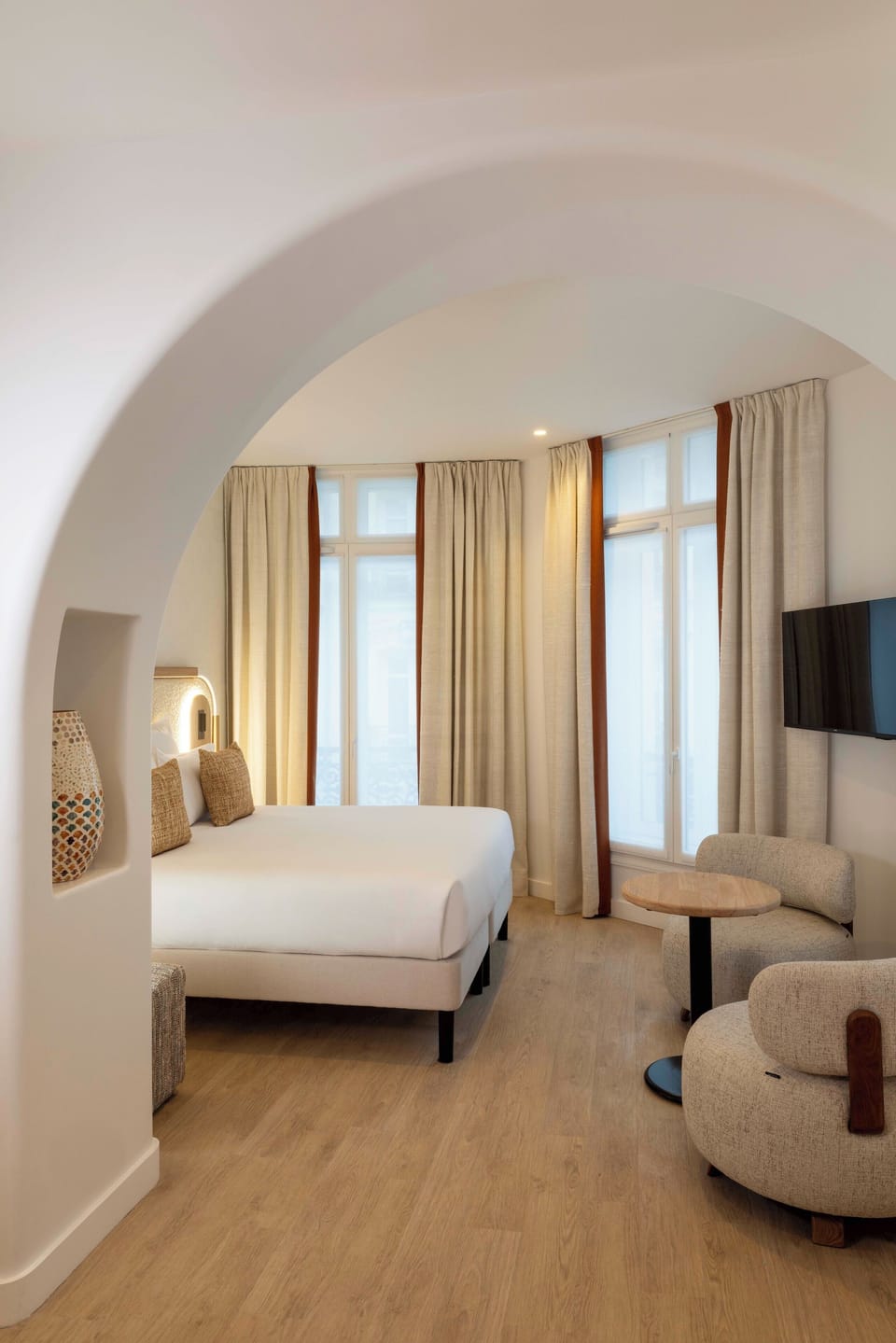 Deluxe Double Room | Soundproofing, bed sheets