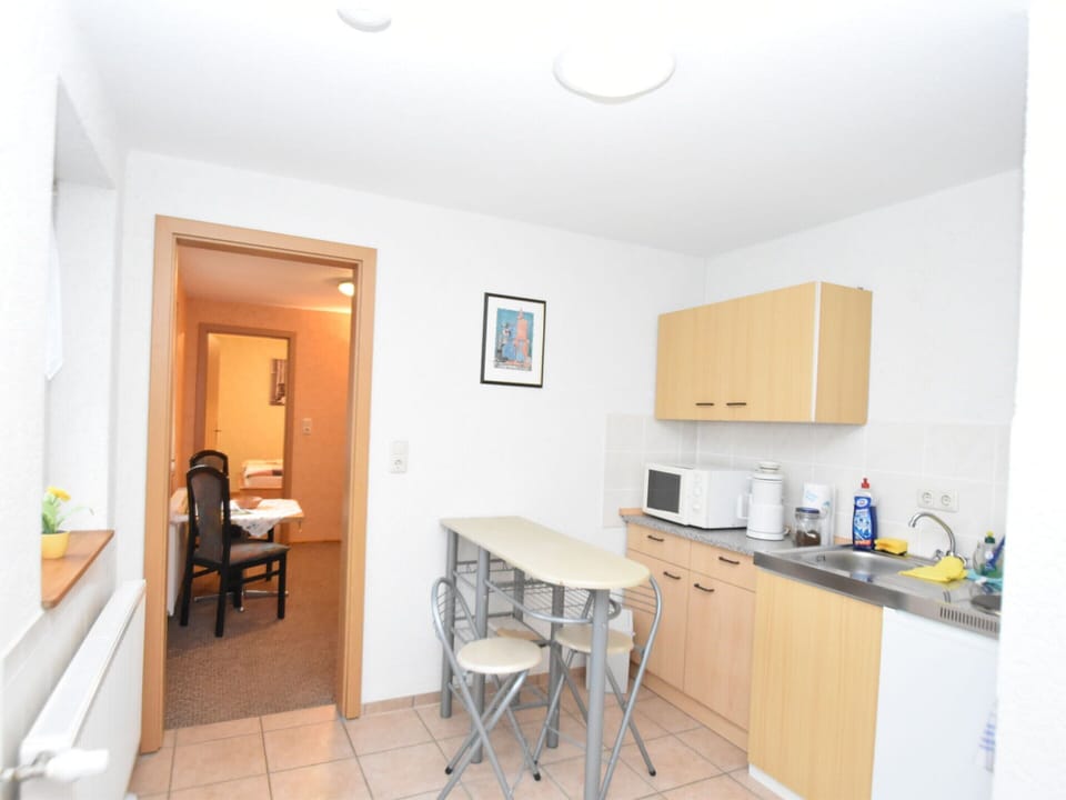 Classic Apartment, 1 Bedroom | Private kitchen | Fridge, microwave, oven, coffee/tea maker
