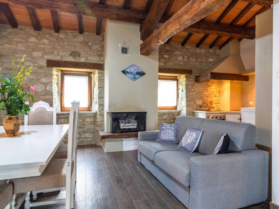 Classic House, 3 Bedrooms | Living room