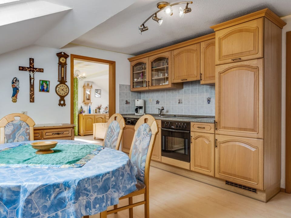 Classic House, 2 Bedrooms | Private kitchen | Fridge, oven, coffee/tea maker, electric kettle