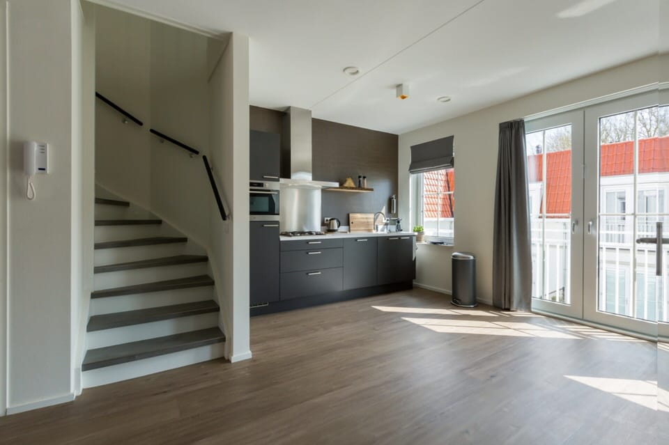 Fridge, microwave, dishwasher, coffee/tea maker