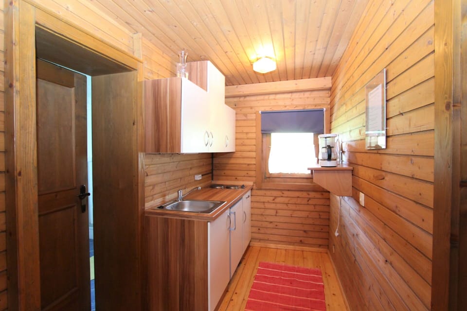 Fridge, coffee/tea maker
