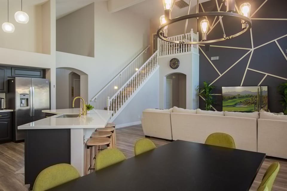 House | 5 bedrooms, desk, Internet
