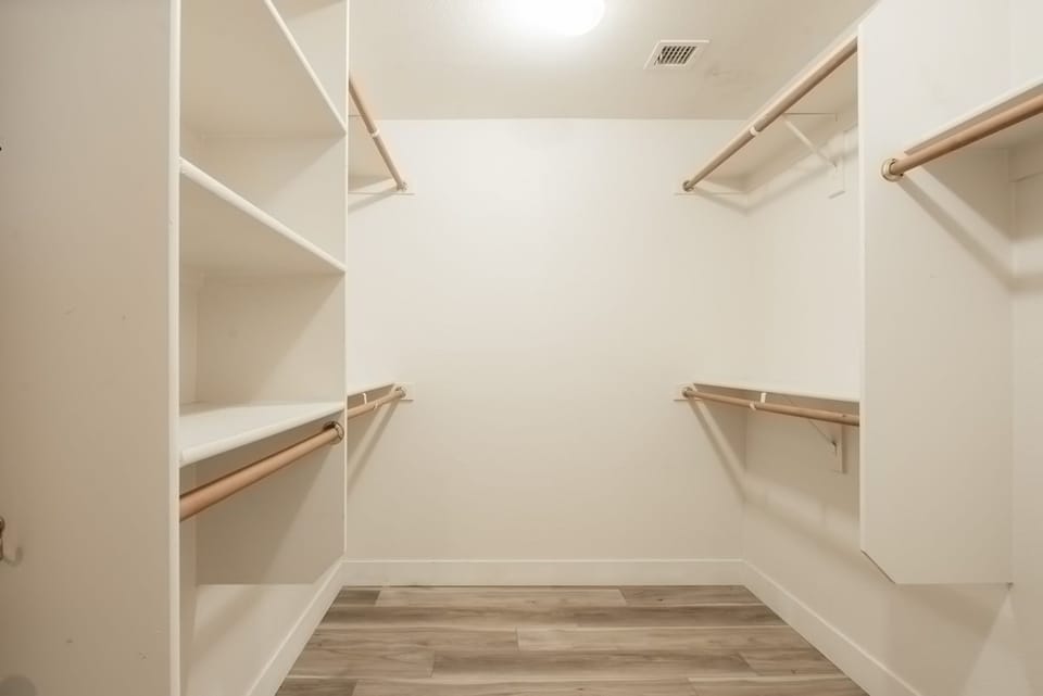House | 5 bedrooms, desk, Internet
