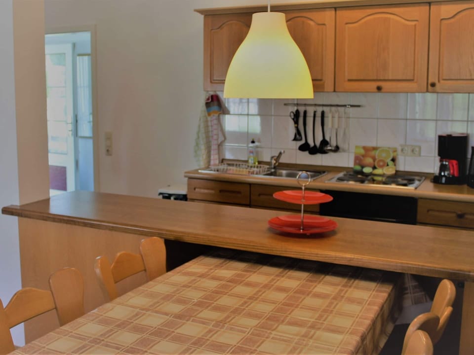 Coffee/tea maker, fridge, oven, electric kettle