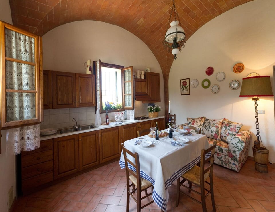 Elite House, 3 Bedrooms | Private kitchen | Fridge, oven, coffee/tea maker, highchair