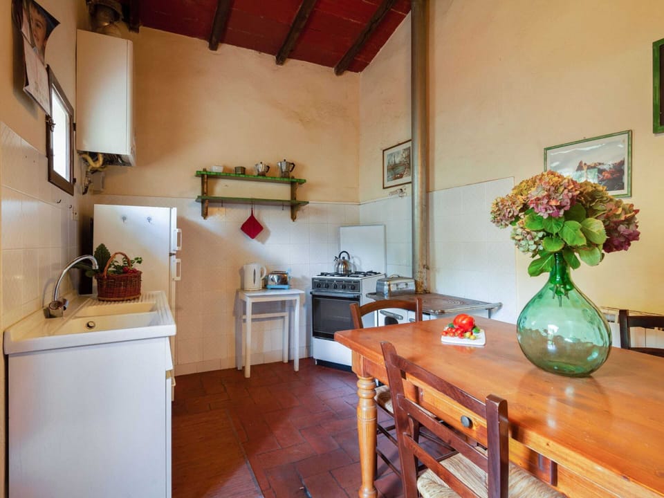 Classic House, 3 Bedrooms | Private kitchen | Fridge, oven, stovetop, coffee/tea maker