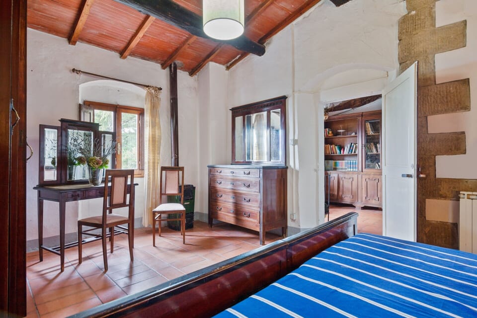 6 bedrooms, individually furnished, bed sheets
