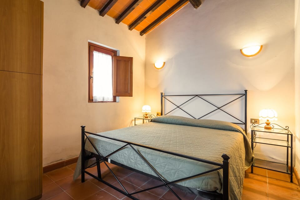 Classic Apartment, 2 Bedrooms | 4 bedrooms, individually furnished, bed sheets
