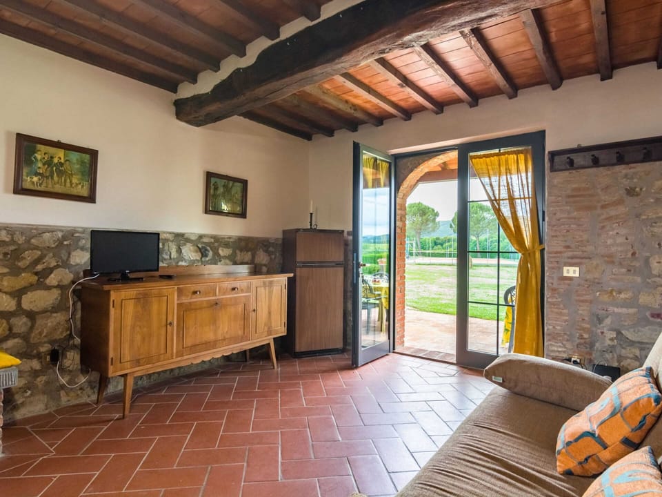 Classic House, 2 Bedrooms | Living room | Fireplace