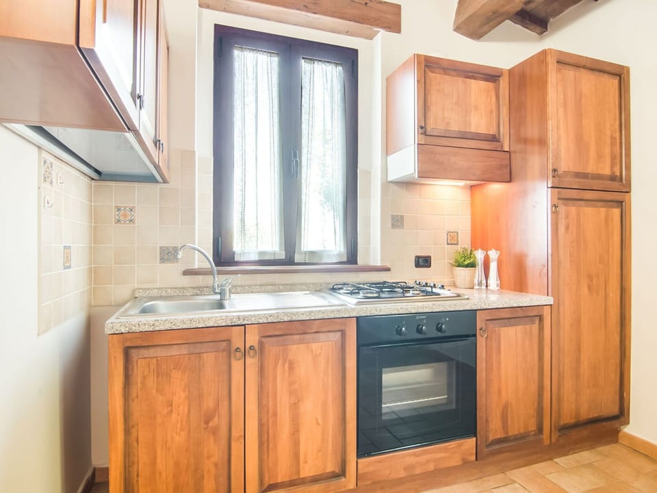 Elite House, 2 Bedrooms | Private kitchen | Oven, dishwasher