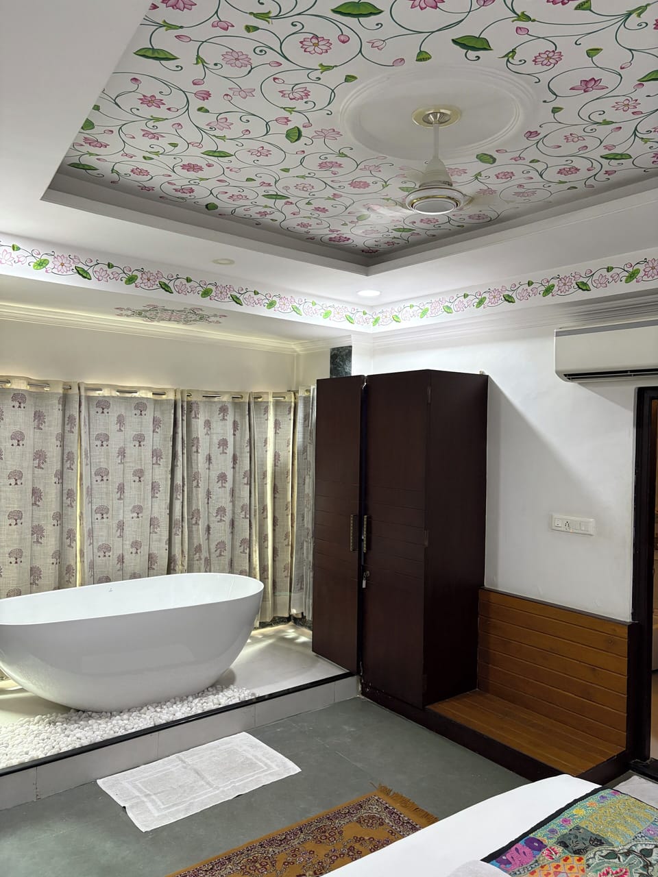 Premium Studio Suite, Accessible Bathtub, Lake View | Desk, laptop workspace, soundproofing, free WiFi