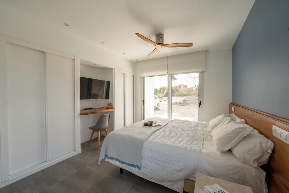 Luxury Double Room | In-room safe, desk, laptop workspace, blackout drapes