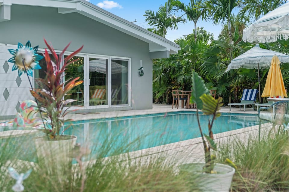 Outdoor pool, pool umbrellas, sun loungers