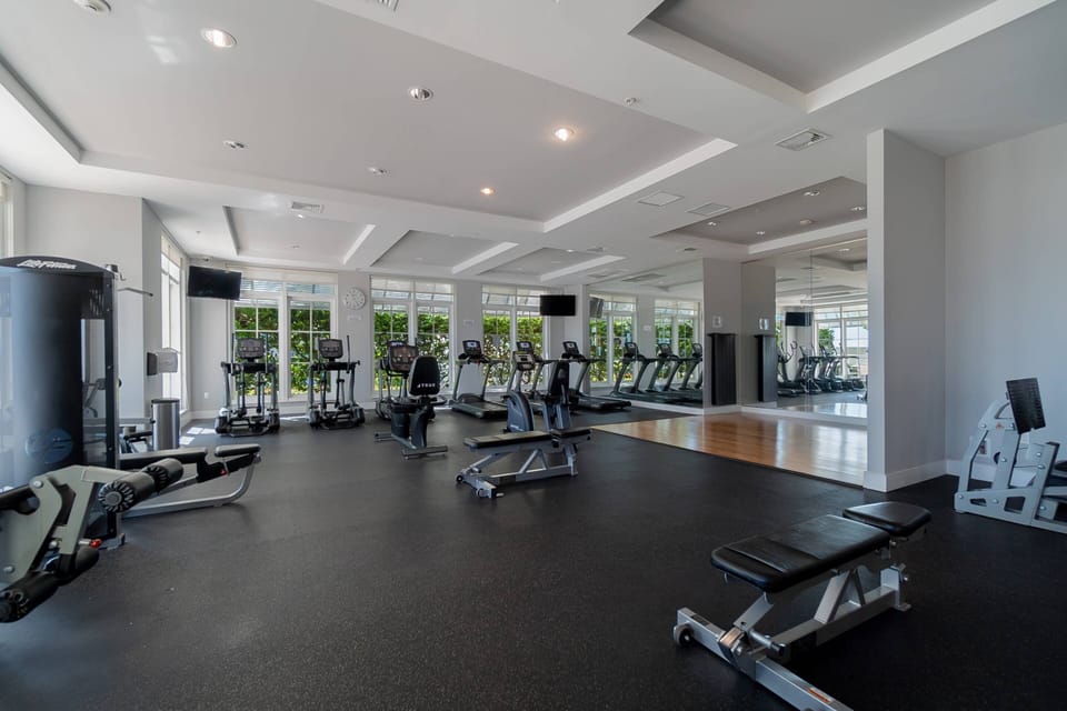 316s Serenity by the Sea Suite, 1 Bedroom and 2 Murphy Beds Close to Beach, Shops & Restaurants, Dog Friendly Apartment in Boynton Beach