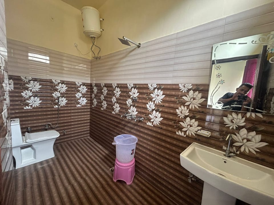 Deluxe Double Room | Bathroom | Bidet