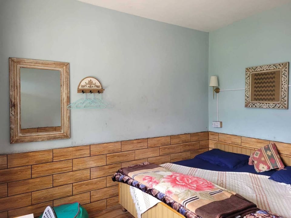 Classic Double Room, 1 Double Bed, Smoking, Mountain View | Free WiFi, bed sheets
