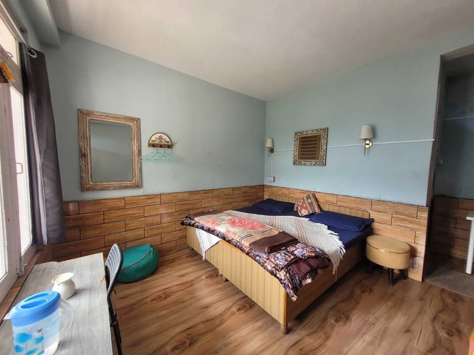 Classic Double Room, 1 Double Bed, Smoking, Mountain View | Free WiFi, bed sheets