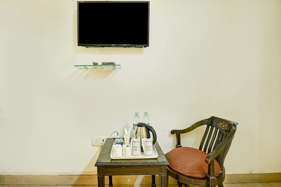 Executive Room | Living area | TV