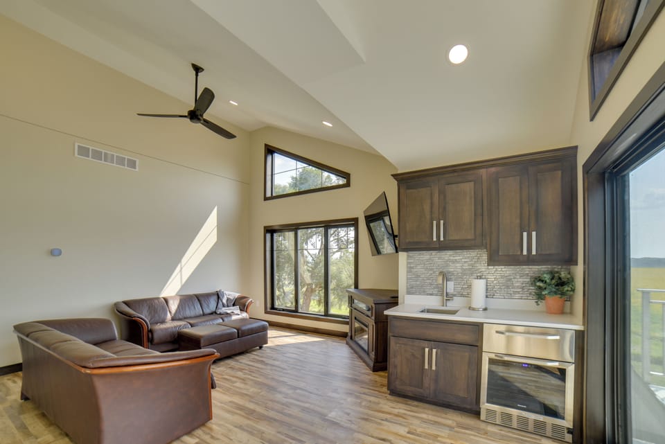 House (6 Bedrooms) | Interior