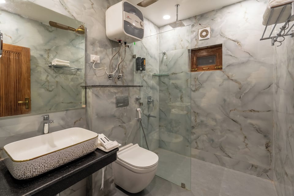 Deluxe Double Room, City View | Bathroom | Hair dryer, slippers, towels, soap