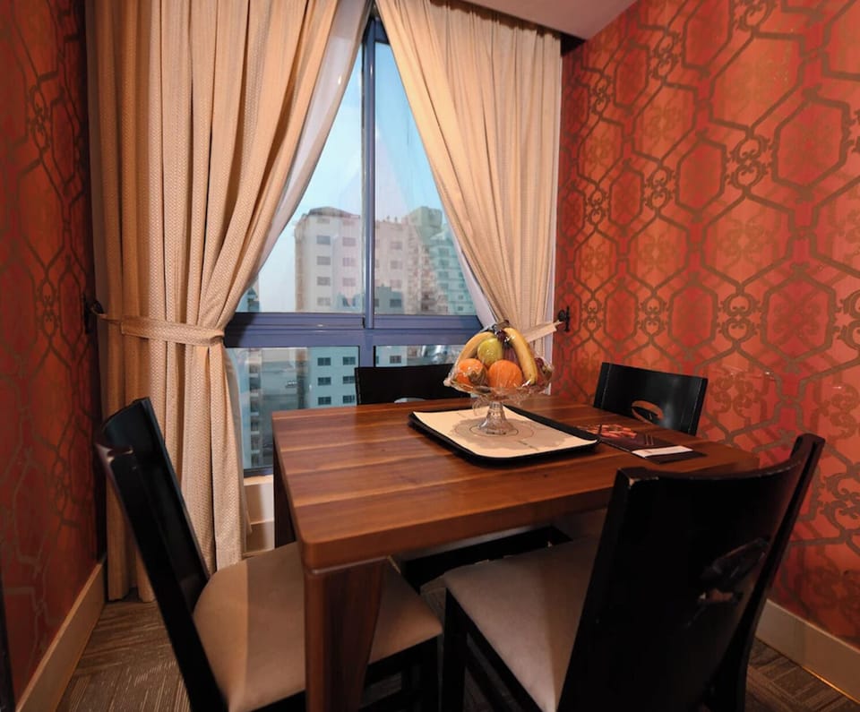Royal Suite | Blackout drapes, iron/ironing board, free WiFi