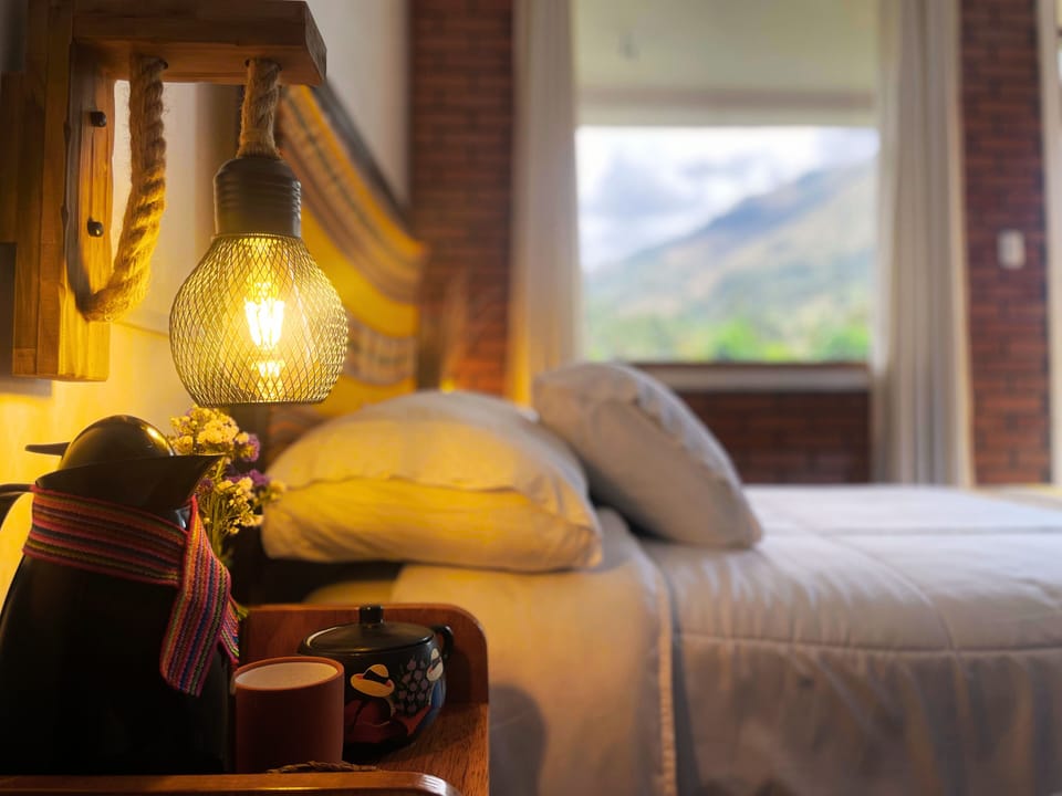 Family Twin Room, Mountain View | Down comforters, laptop workspace, WiFi (free), individually decorated