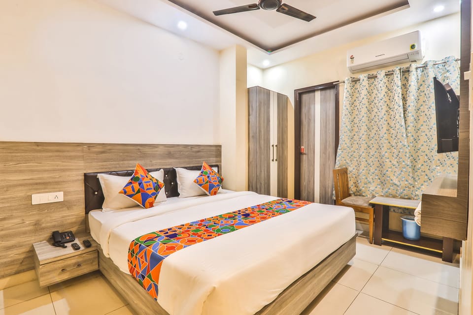 Egyptian cotton sheets, premium bedding, in-room safe, free WiFi