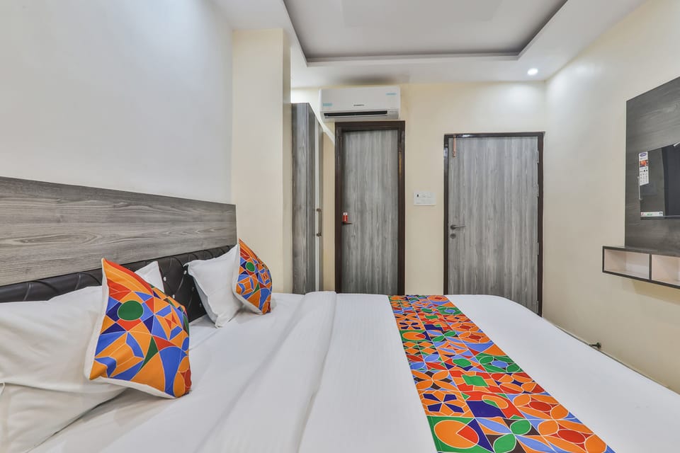 Egyptian cotton sheets, premium bedding, in-room safe, free WiFi