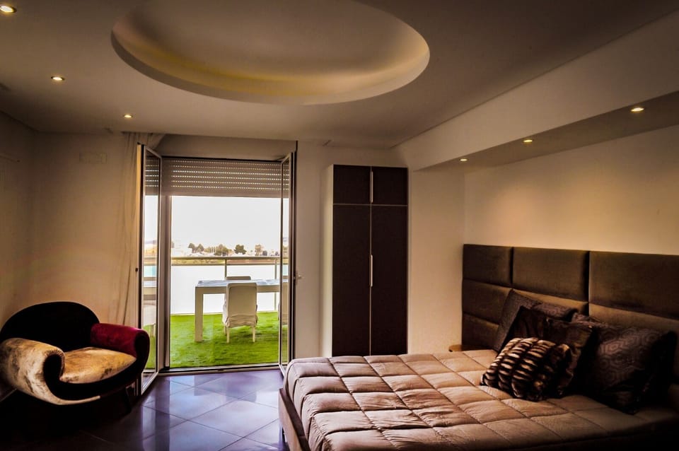 Family Room, Non Smoking | Desk, soundproofing, free WiFi