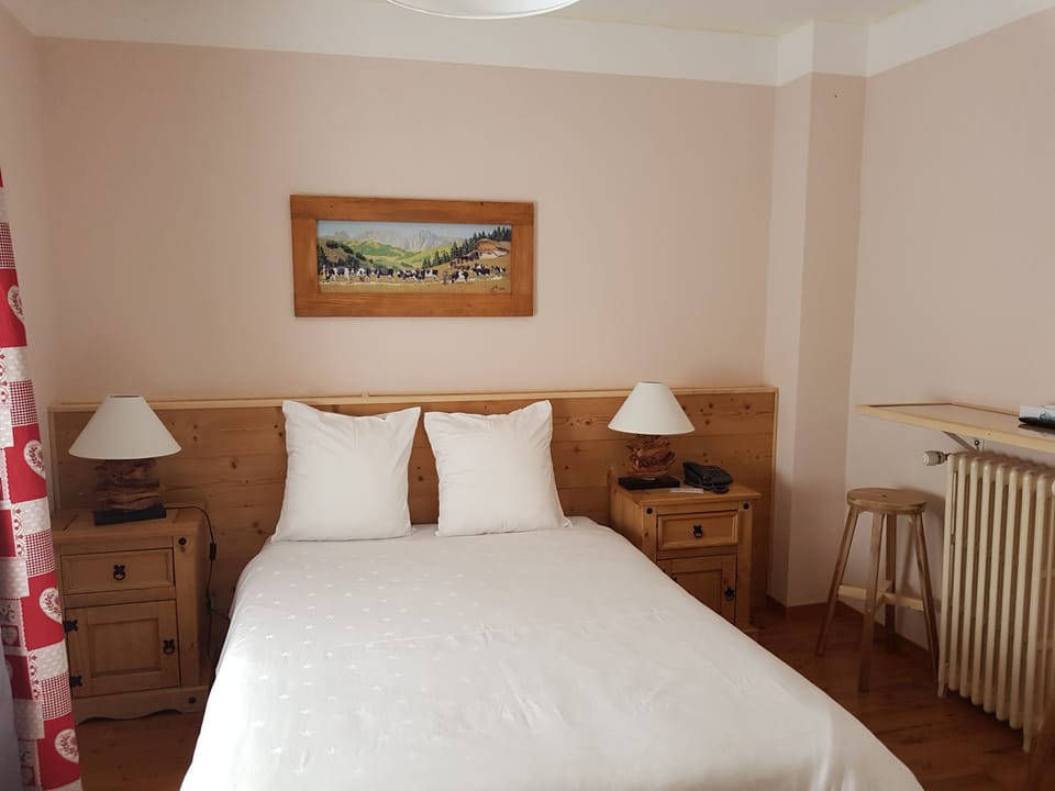 In-room safe, desk, soundproofing, iron/ironing board