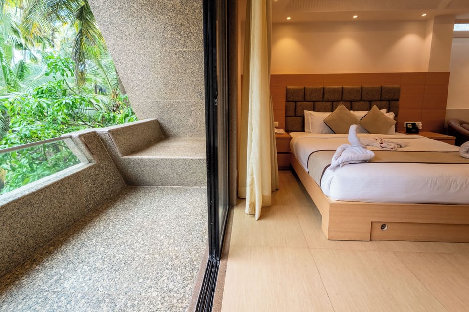 Grandeur Luxury with Couple Jacuzzi Bathtub | Balcony
