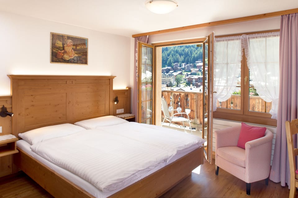 Classic Double Room | Down comforters, in-room safe, desk, soundproofing