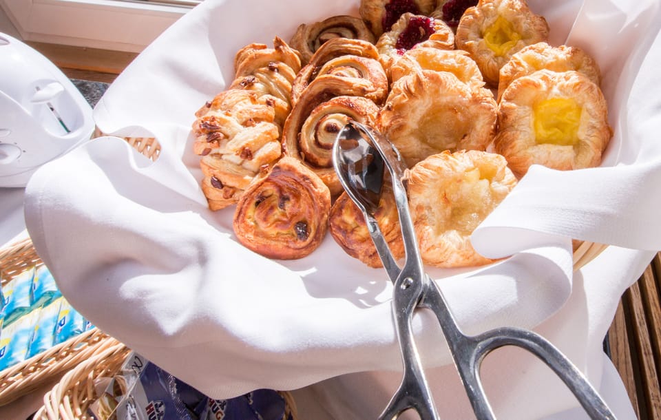 Daily buffet breakfast for a fee