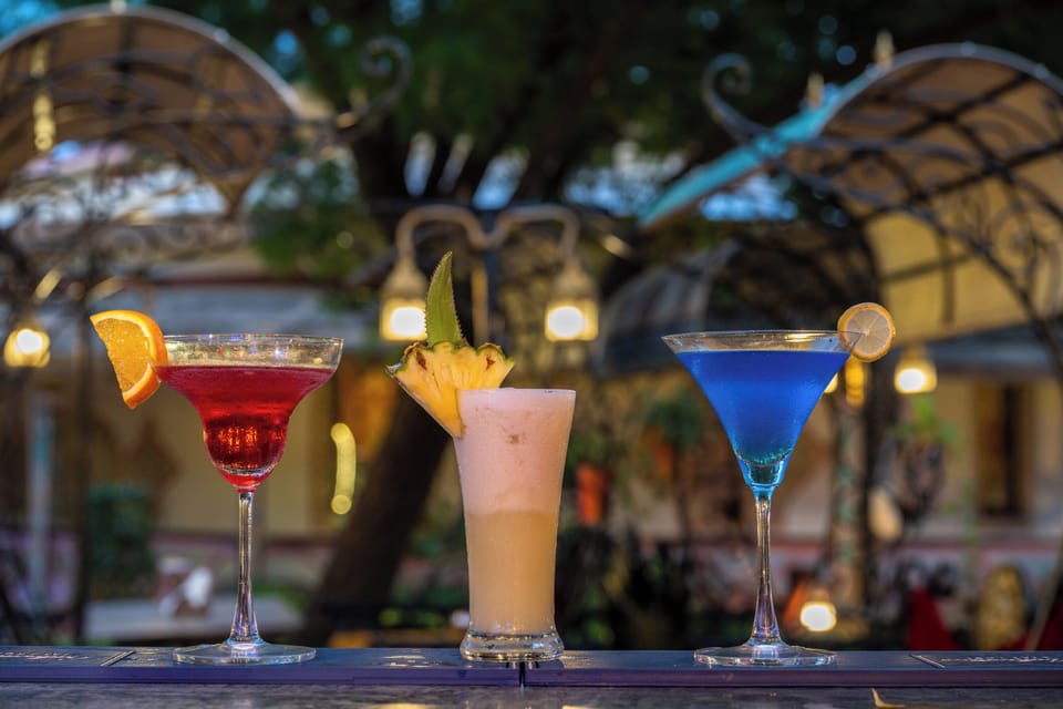 3 bars/lounges, poolside bar