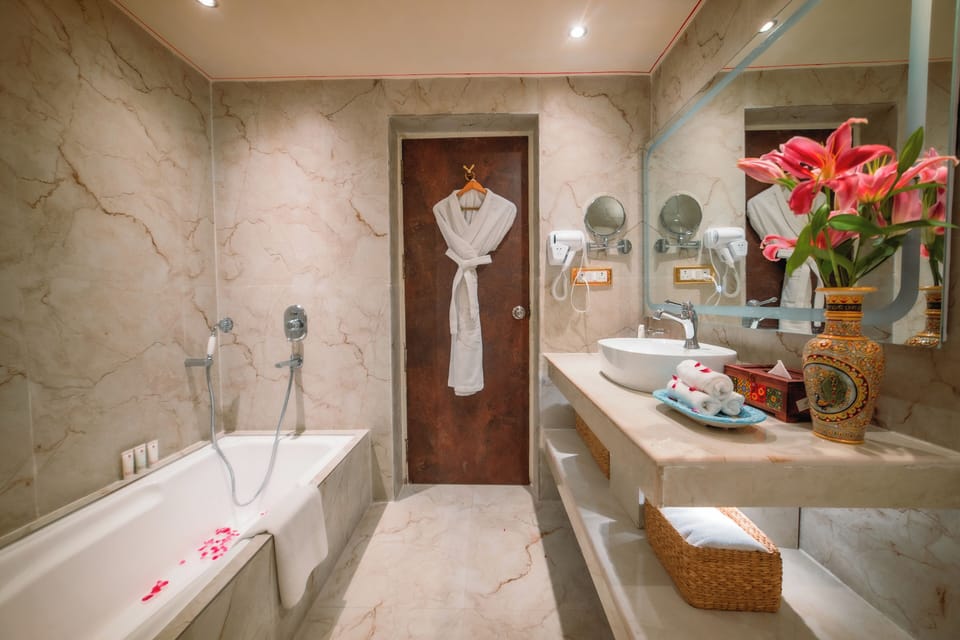 Executive Room | Bathroom | Separate tub and shower, free toiletries, hair dryer, slippers