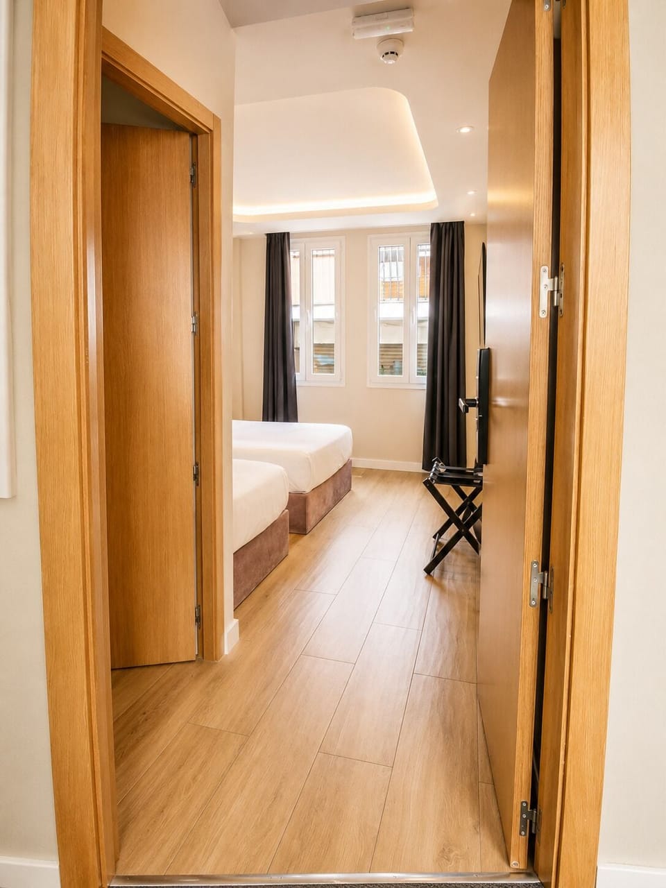 Triple Room | Down comforters, memory foam beds, soundproofing, WiFi (free)