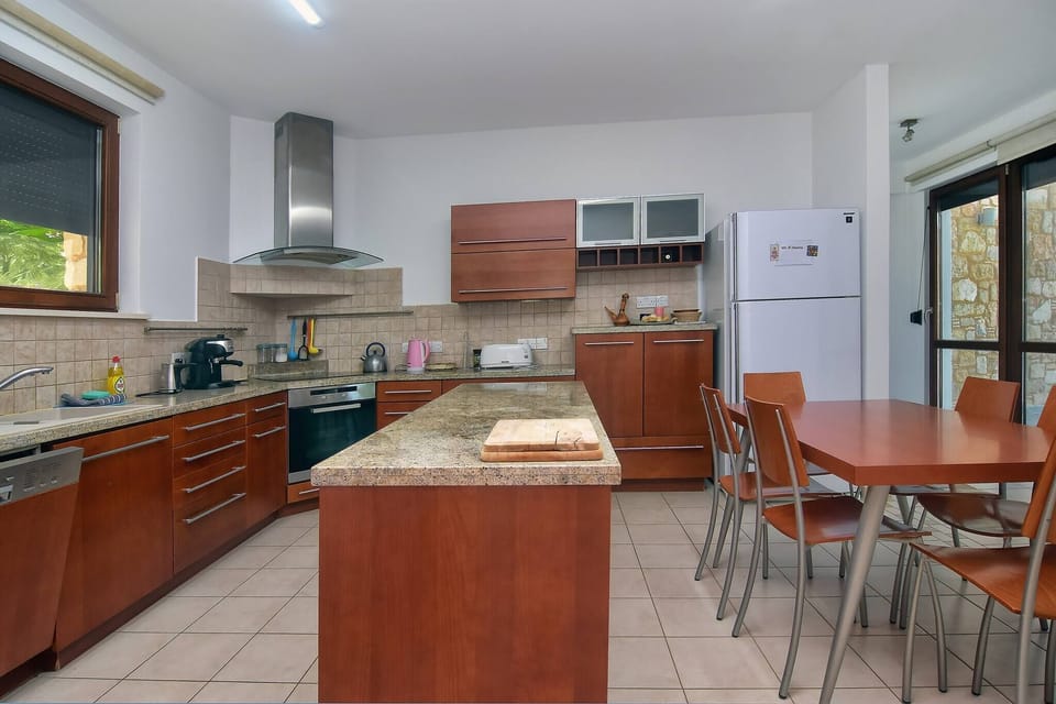 Villa, 6 Bedrooms, Smoking, Private Pool | Private kitchen