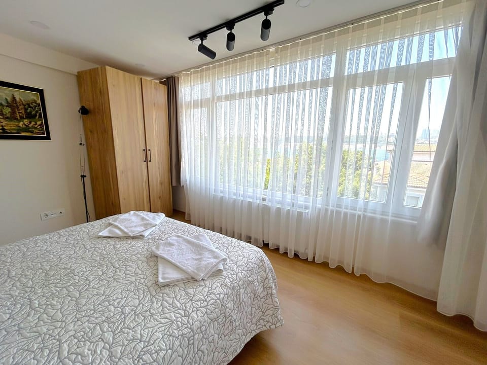 Deluxe Suite, Sea View | Egyptian cotton sheets, premium bedding, down comforters, minibar